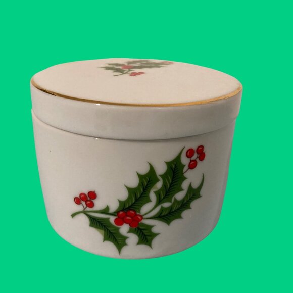 Vintage Christmas Holly And Berry Candle In Porcelain Jar Trinket Box - Picture 2 of 7
